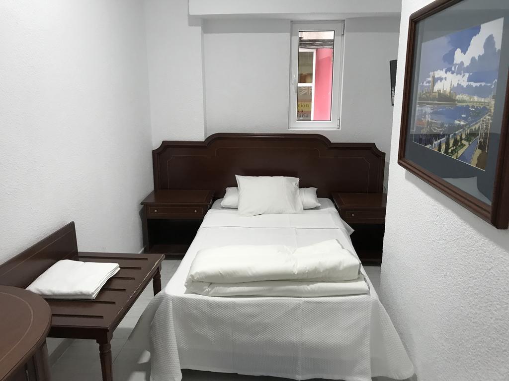 Hostal Lavapies Мадрид Экстерьер фото