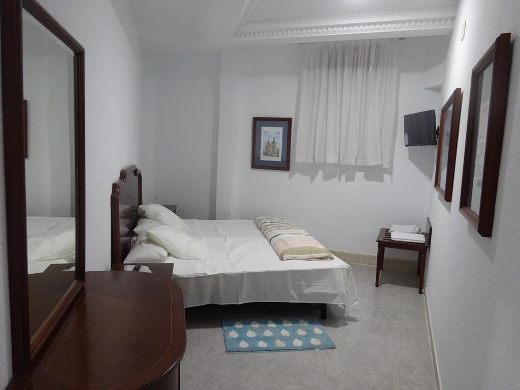 Hostal Lavapies Мадрид Номер фото