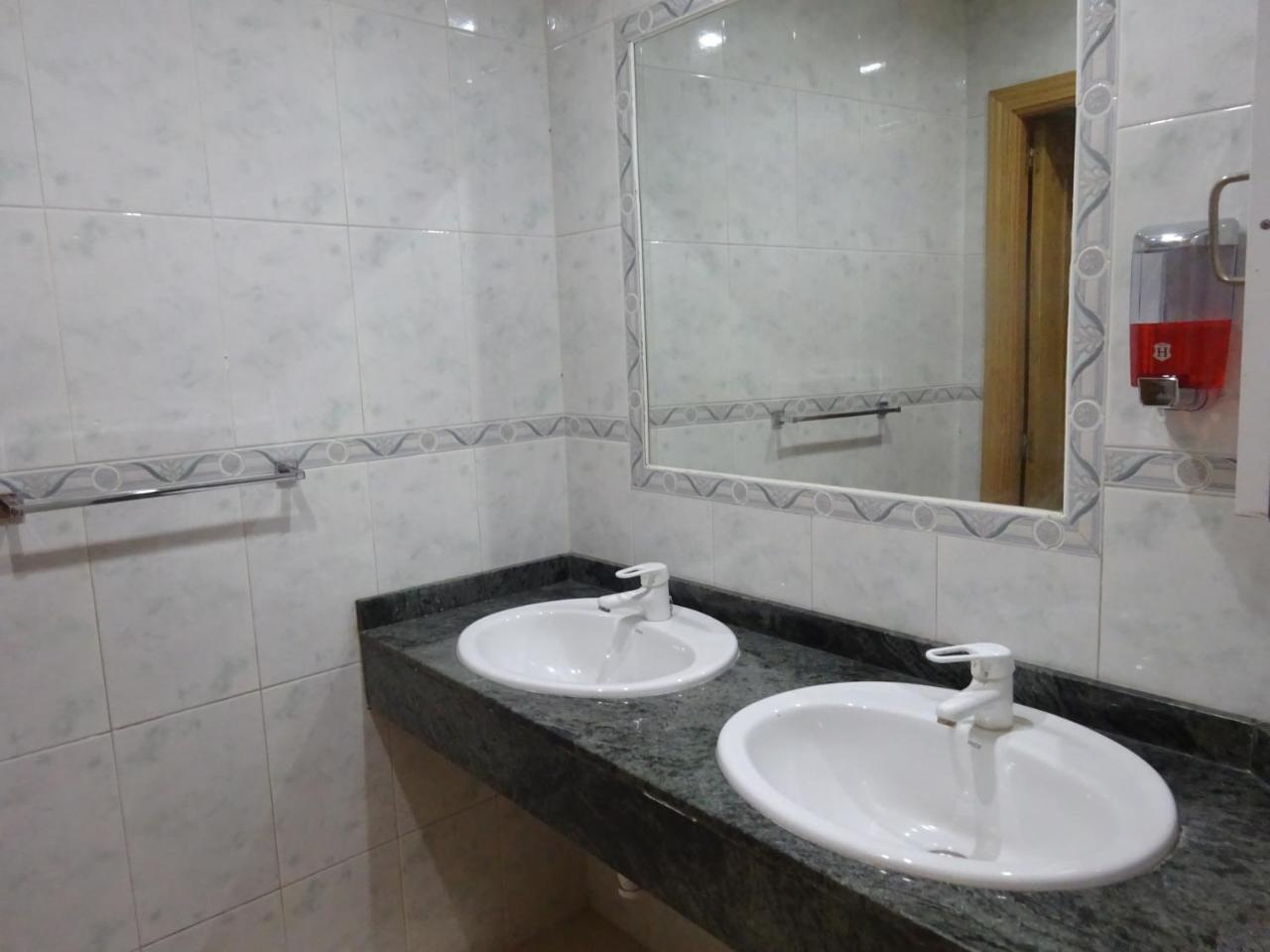 Hostal Lavapies Мадрид Экстерьер фото