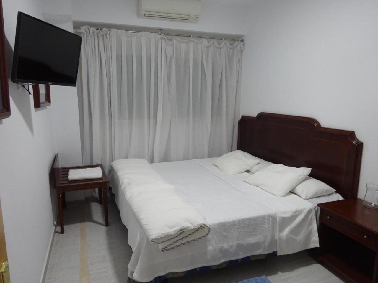 Hostal Lavapies Мадрид Экстерьер фото